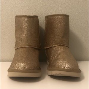 New w/ VERY minor defects UGG Women's Classic Short II Boots, Gold, Glitter, 7